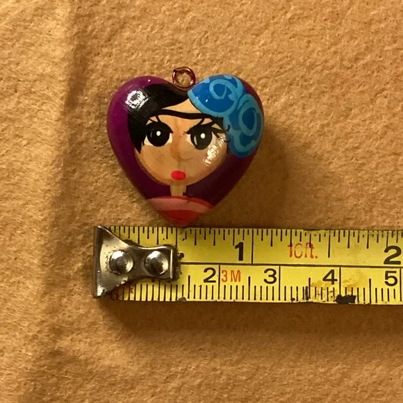 NWOT Frida Kahlo inspired hand painted heart charm - Picture 4 of 9